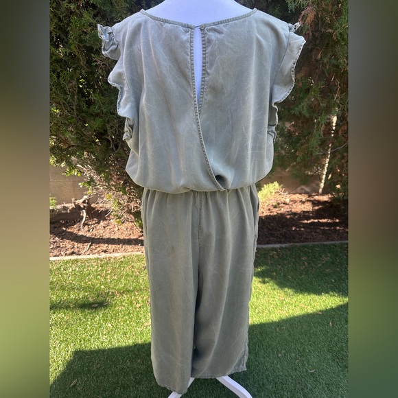 Women’s Old Navy Olive Through Sleeveless Flutter Sleeve Jumpsuit size L - Picture 4 of 13